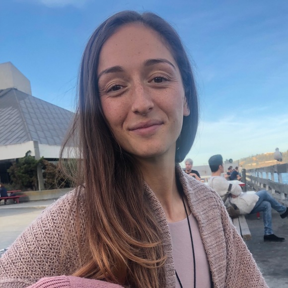 Meet your Posher, Danielle - Picture 1 of 4